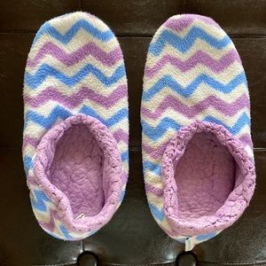 Snoozies Blue and Purple Chevron Womens Fuzzy Slippers